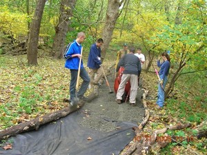 photo of volunteers maintaining trail